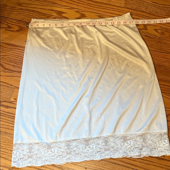 Two Vintage Lace Cream Trim Half Slips - Formfit Rogers & Undercover Wear - Picture 10 of 16